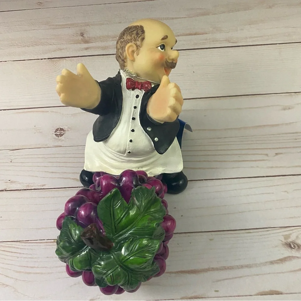 DWK Wine Bottle Holder Waiter & Grapes NWT World of Wonders 2012